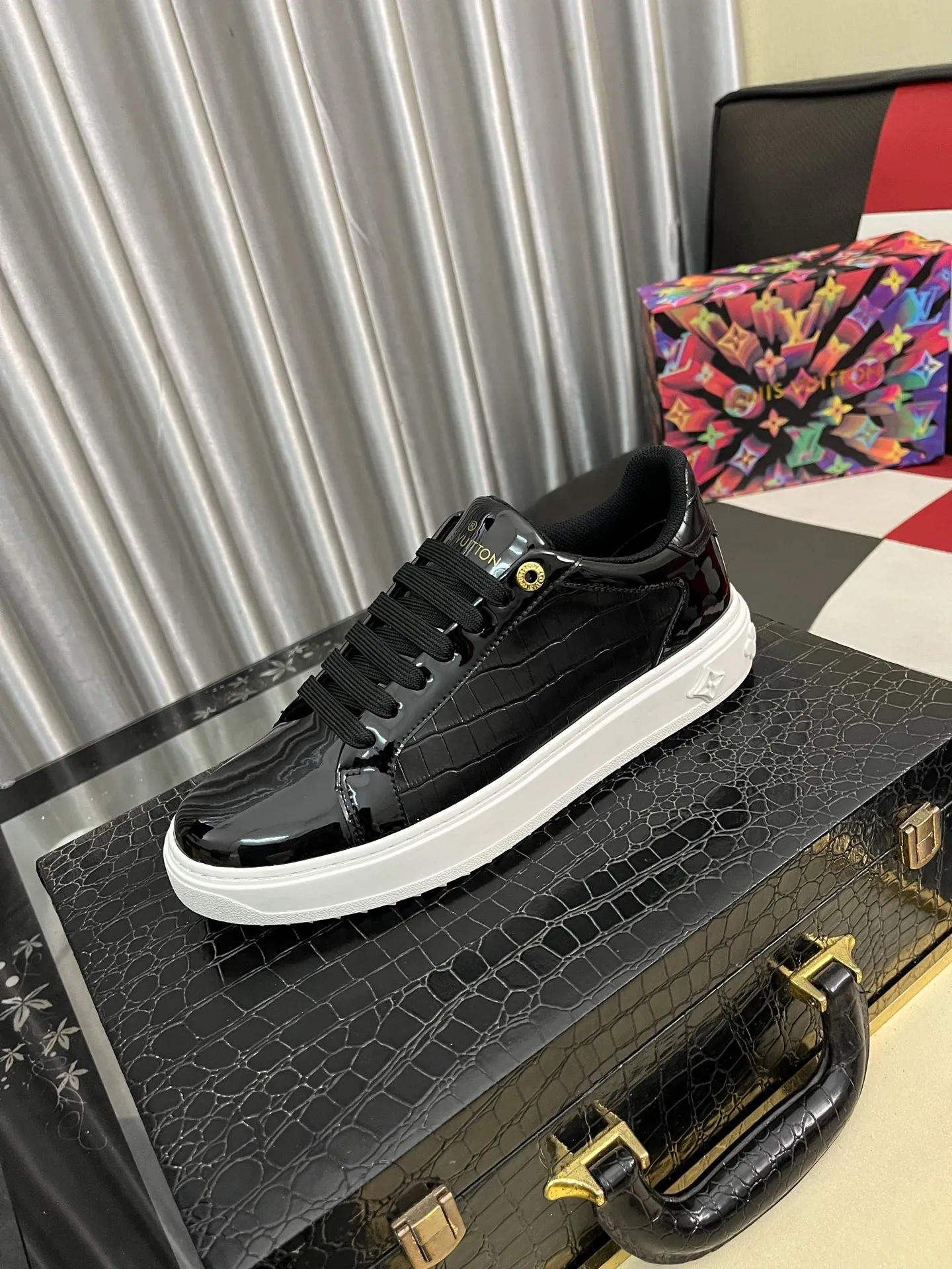 Men's shoes 💰520⌚️⌚️LV Louis Vuitton. The latest fashionable casual shoes are popular in physical stores. New spring and summer comfortable imported custom original cowhide, unique jacquard fabric element design. With sheepskin lining, Lv original bottom, [sun][sun] high-end packaging and high quality💪Details determine the quality, you can enter and leave the counter at will, welcome to compare🇮🇹Number of sizes 38-445️⃣Color options available